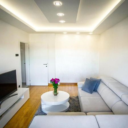 Apartman Simic - Stan Na Dan Bogatic Bagian luar foto