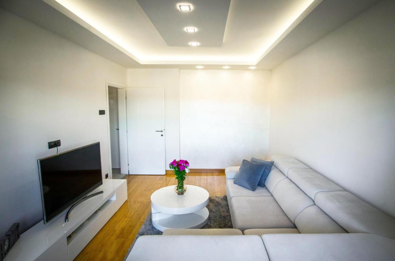 Apartman Simic - Stan Na Dan Bogatic Bagian luar foto